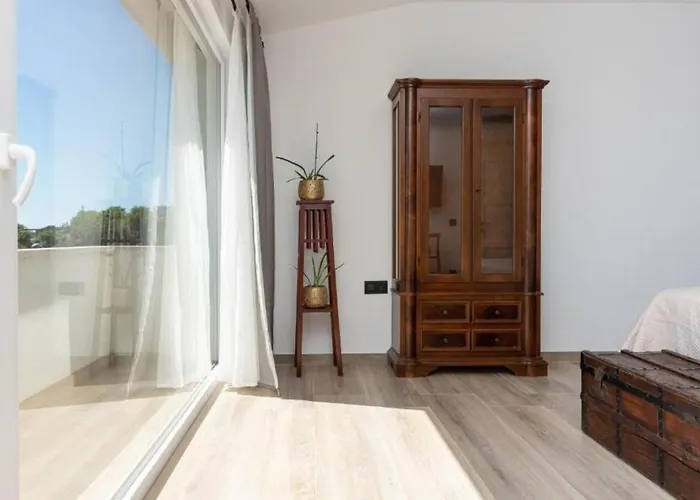 House Kate Nyaraló *