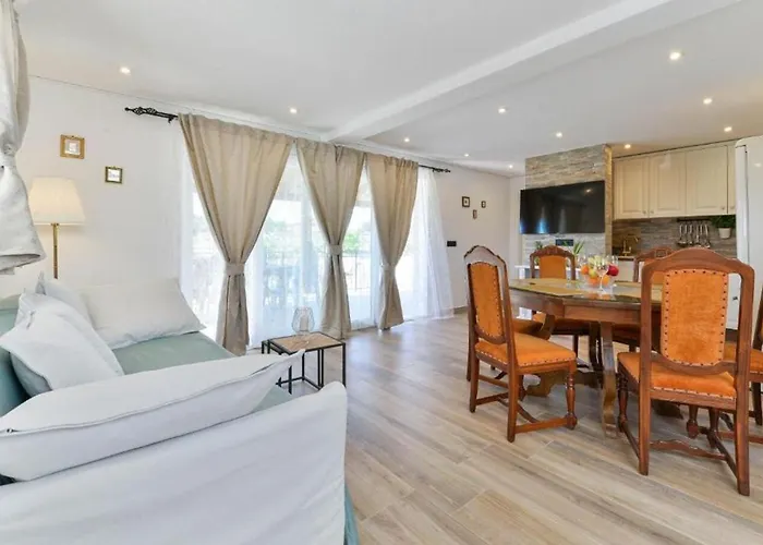 House Kate Nyaraló *