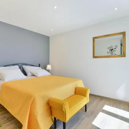 Zora - Modern Rustic *