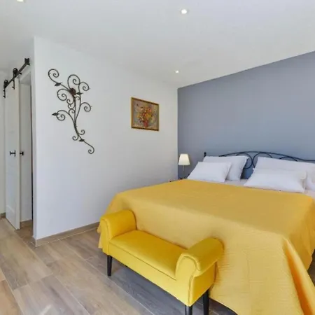 House Kate Donji Lepuri